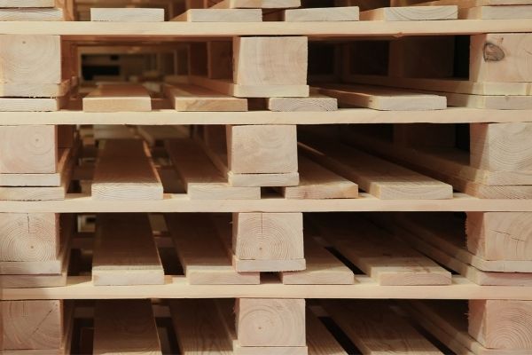 Timber heavy duty pallets for weighty products